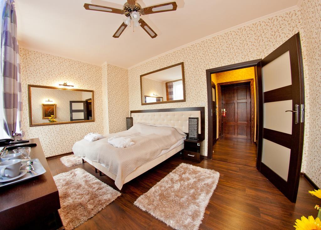 Palac Saturna Czeladz Room photo